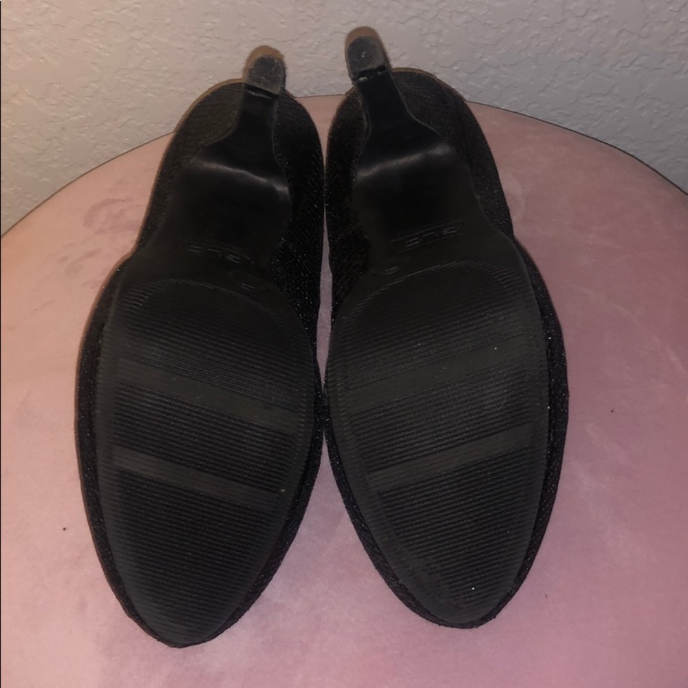 High Heels - Picture 4 of 4